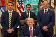 Após reunião com Flávio Bolsonaro, Trump decidiu por tarifaço