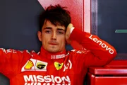 Leclerc vive altos e baixos em Baku.
