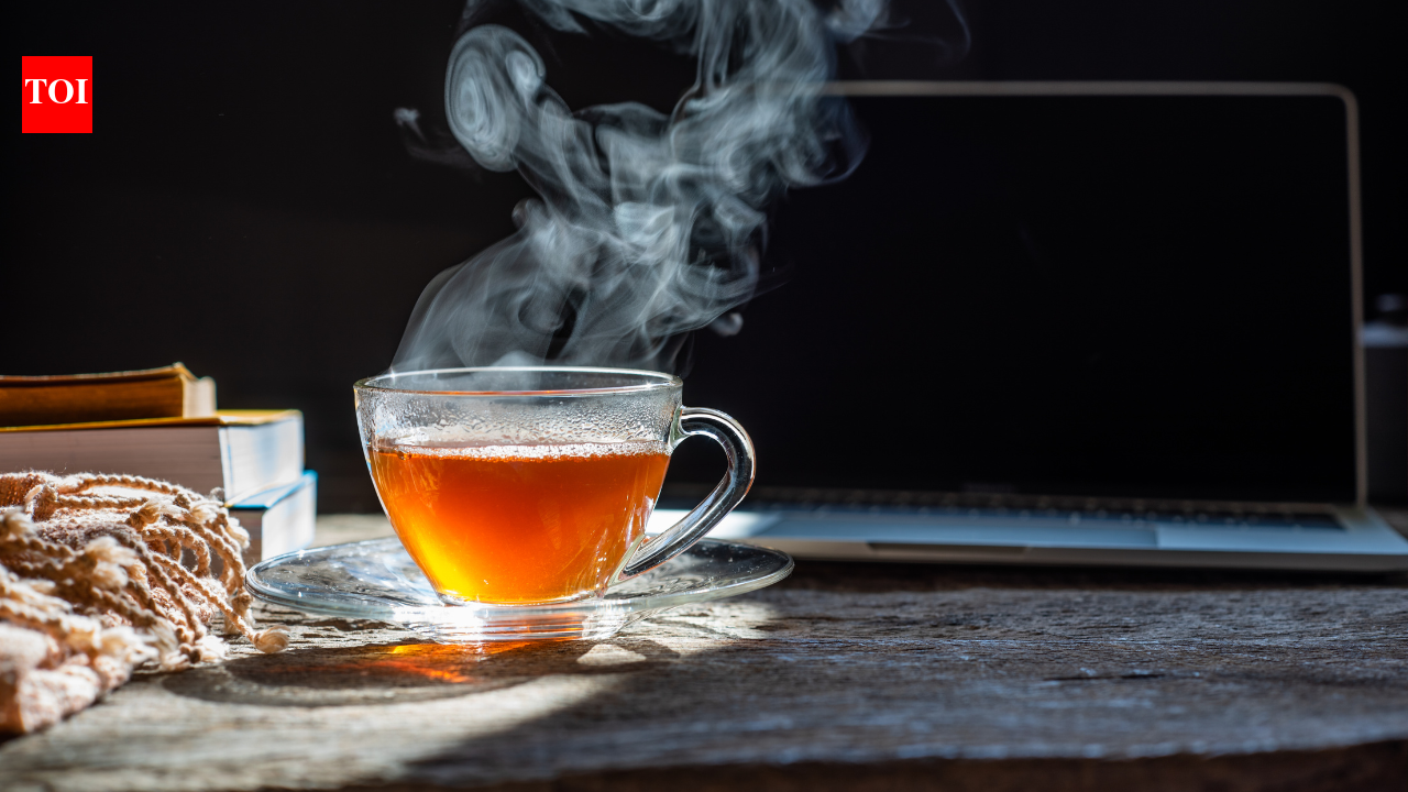 Não apenas chá: À medida que um estudo revela que bebidas quentes aumentam o risco de câncer, analisamos 5 alimentos que os indianos adoram comer bem quentinhos.