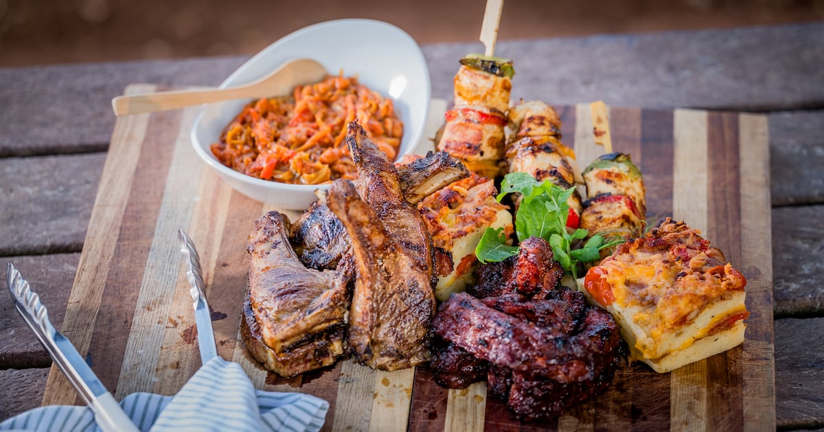 Aproveite costeletas de churrasco suculentas com o seu braai do Dia da Herança