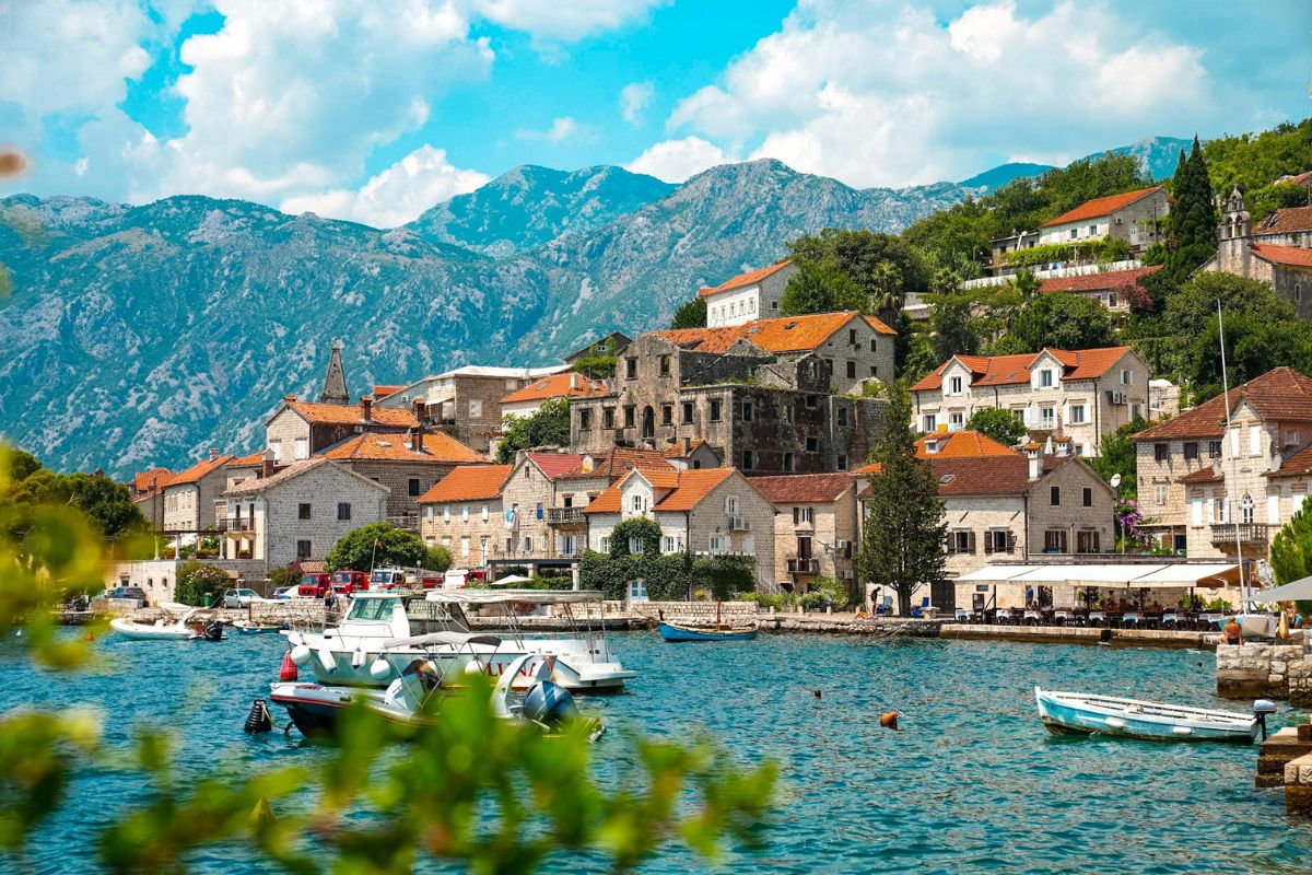 Paris lidera lista de destinos onde turistas se sentem menos bem recebidos
