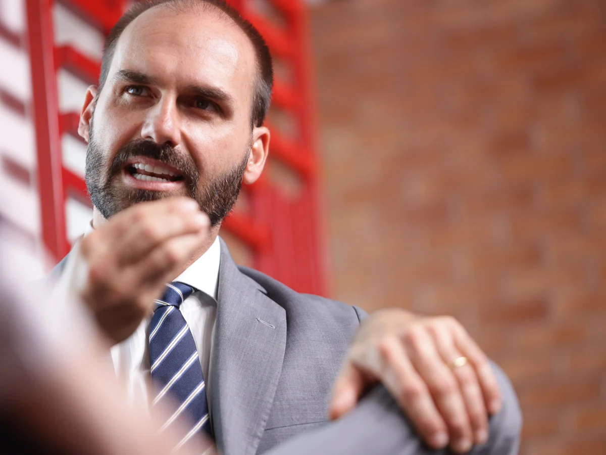 Eduardo Bolsonaro sugere que STF pode não reconhecer vitória de Flávio