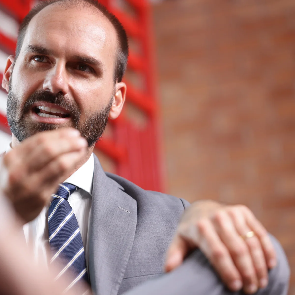 Eduardo Bolsonaro sugere que STF pode não reconhecer vitória de Flávio