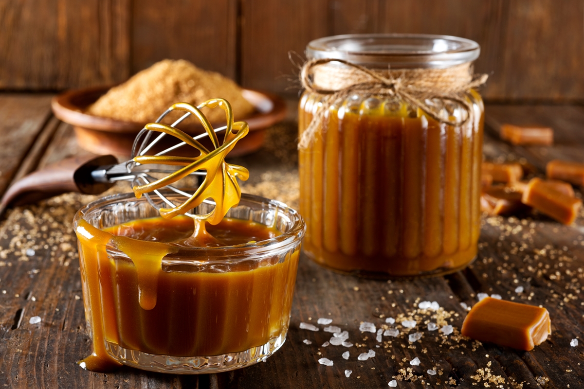 Sorvete caseiro de caramelo salgado entrega sabor de gelato sofisticado