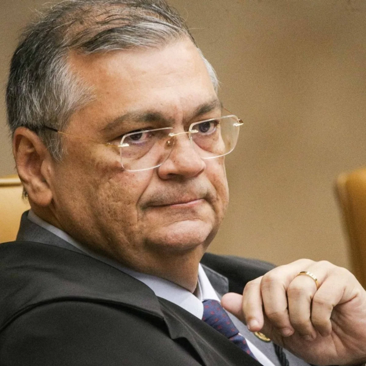 Dino diz que Fachin não deveria tirar caso Master e INSS de Mendonça