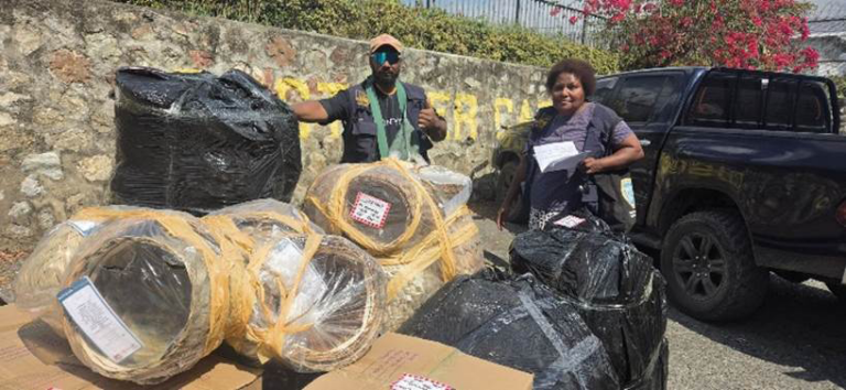 Da mão da aldeia a um evento nacional na cidade