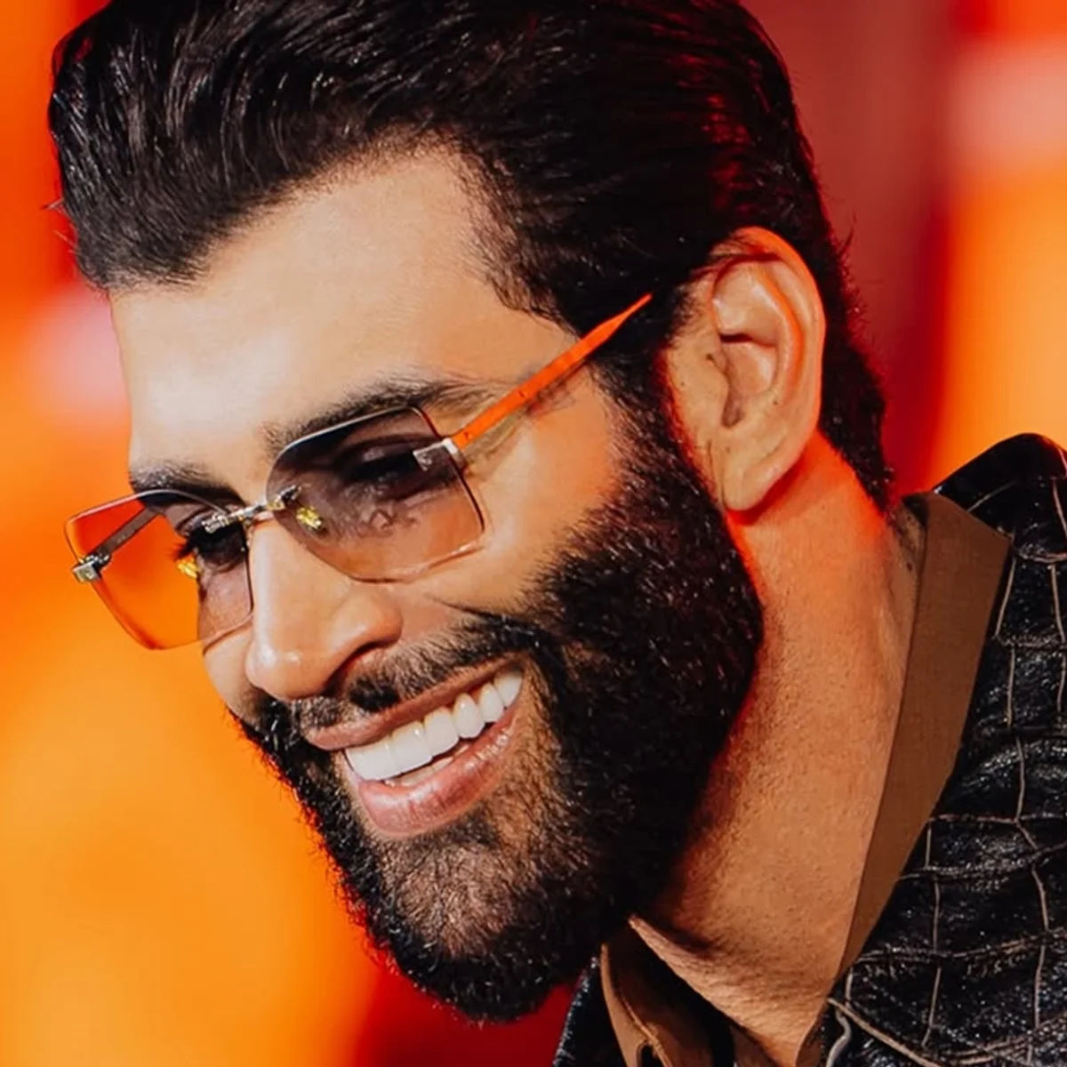 Gusttavo Lima raspa a barba e choca com novo visual. Veja antes e depois