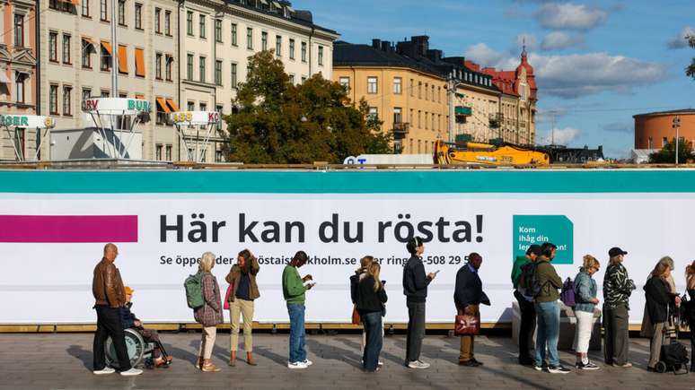Suecos vão às urnas em disputa apertada entre direita e social-democratas