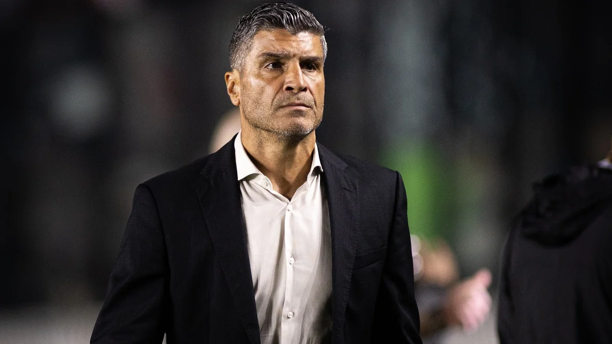 Vasco: Pedro Emanuel exalta classificação e fala sobre estádio na semifinal
