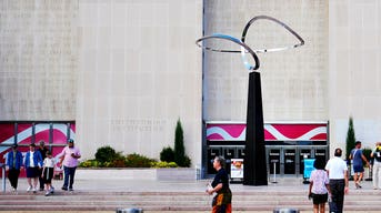 Trump concede dias ao Smithsonian para substituir uma 'escultura modernista estranha' por um Pai da Fundação