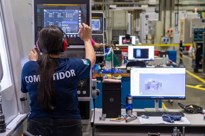 Educação e mercado de trabalho: proposta aos presidenciáveis prevê formação alinhada às demandas da nova indústria