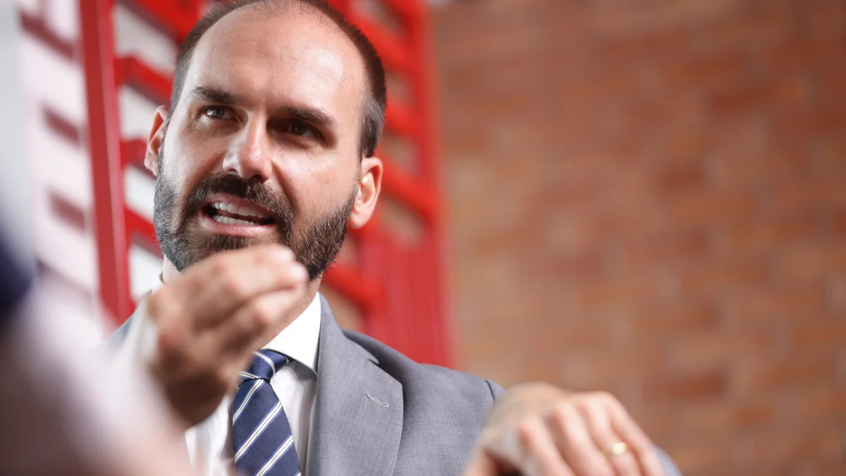 Eduardo Bolsonaro sugere que STF pode não reconhecer vitória de Flávio