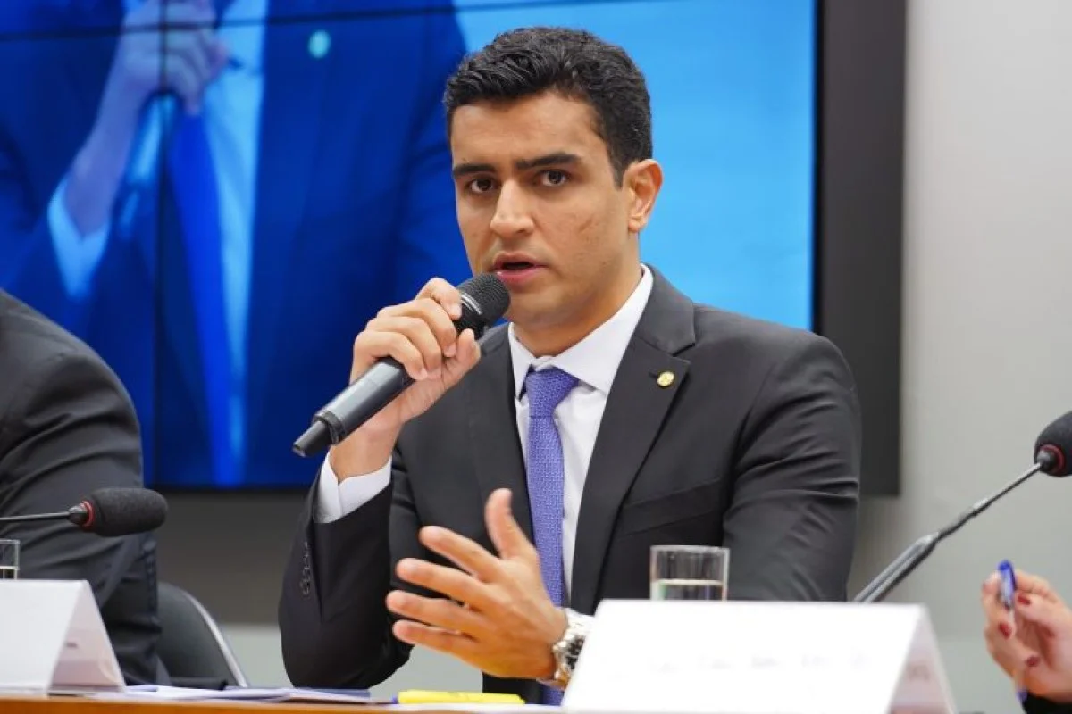 JHC aposta em assédio judicial contra mídia para abafar suspeitas sobre ele