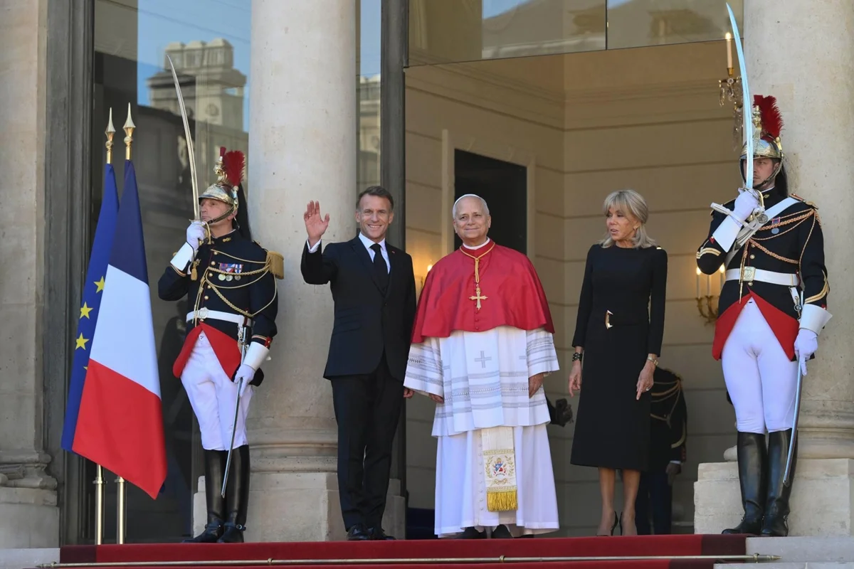 Papa Leão XIV questiona “uso da ciência para lucro” em encontro com Macron