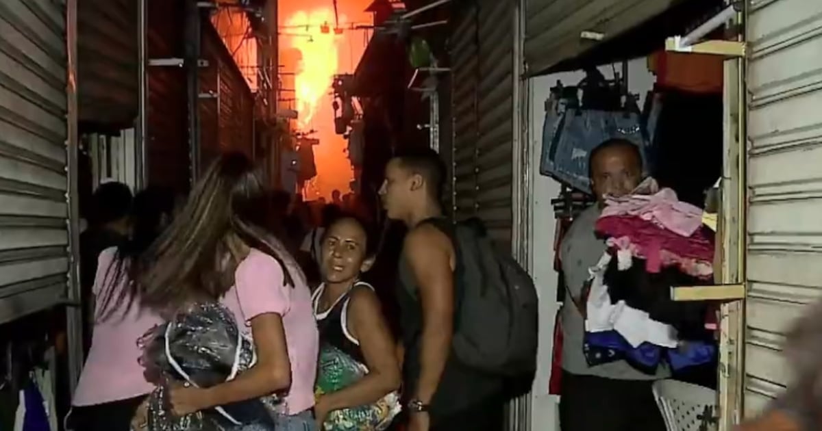 Comerciantes do Centro Comercial de Passagem, em João Pessoa, seguem sem energia após incêndio
