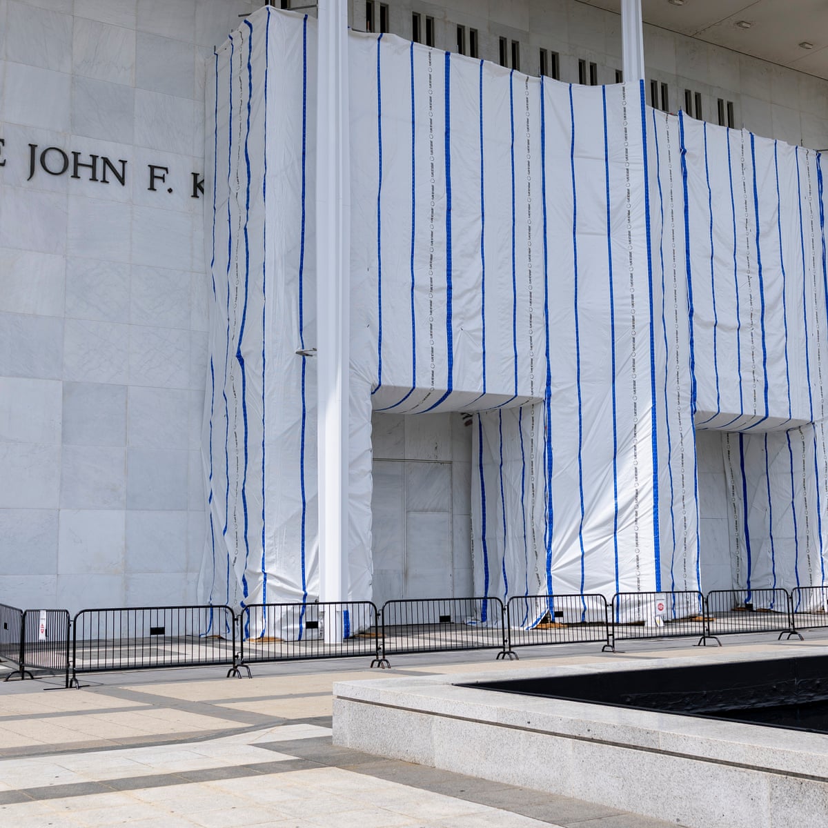 O conselho do Kennedy Center nomeado por Trump vota fechar a instituição indefinidamente