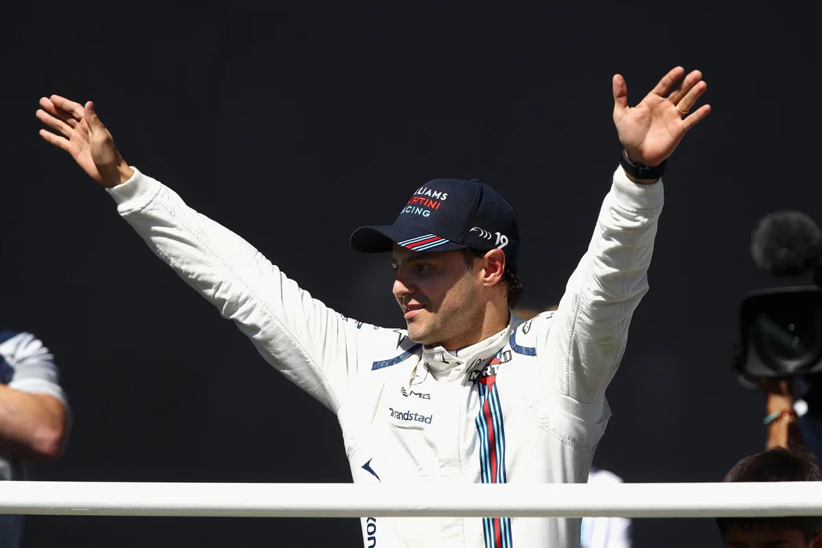 Foto colorida de Felipe Massa, durante o GP Brasil de Fórmula 1 em 2017 - Metrópoles