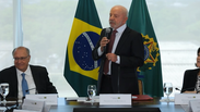 Lula fala em ‘reparação’ ao sancionar fim da 'taxa das blusinhas' para compras até US$ 50