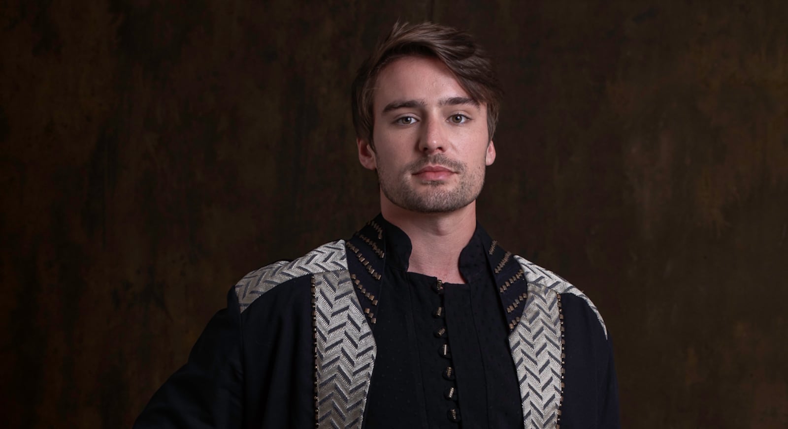 Arthur Guterres reforça evolução em cena na série Reis Divulgação/Seriella Productions