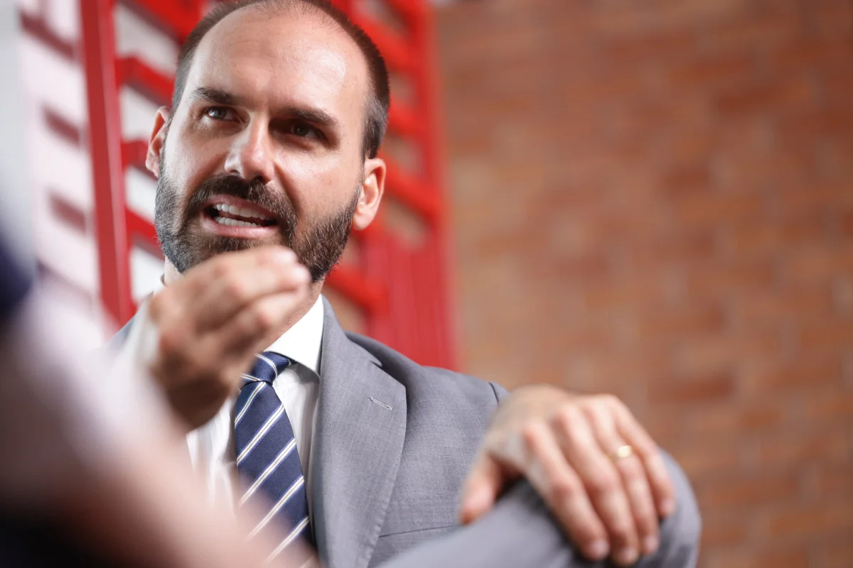 Eduardo Bolsonaro sugere que STF pode não reconhecer vitória de Flávio