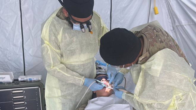 Presença de dentistas nas guerras evita baixas ‘ocultas’ nas tropas, dizem especialistas