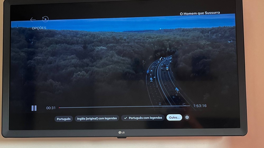 Os aplicativos de streaming, como Netflix, têm configurações próprias de legendas — Foto: Gabriel Mattos/TechTudo