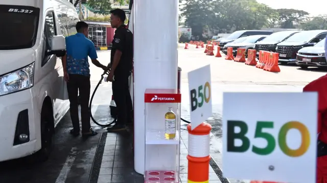 Stasiun Pengisian Bahan Bakar Umum (SPBU) yang dioperasikan PT Pertamina Patra Niaga menjalankan penugasan Mandatori Biodiesel B50 di Rest Area KM 57, Karawang, Jawa Barat. (Dok Pertamina)