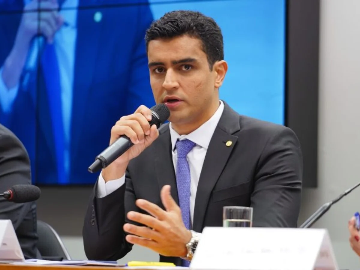 JHC aposta em assédio judicial contra mídia para abafar suspeitas sobre ele