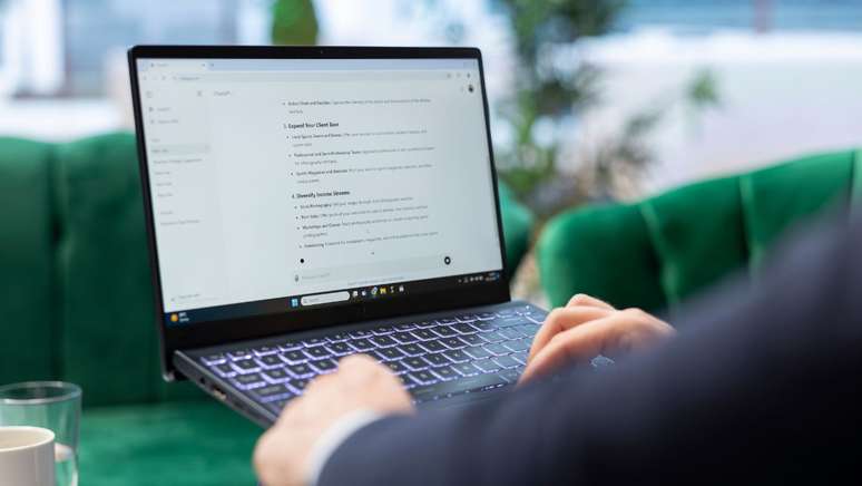 IA como amigo e conselheiro: quando conversar com chatbots pode fazer mal?