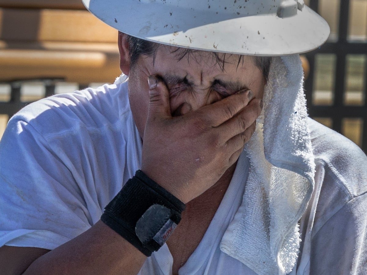 "Seu corpo luta para manter-se fresco": trabalhadores se esforçam em calor recorde enquanto regra federal é congelada