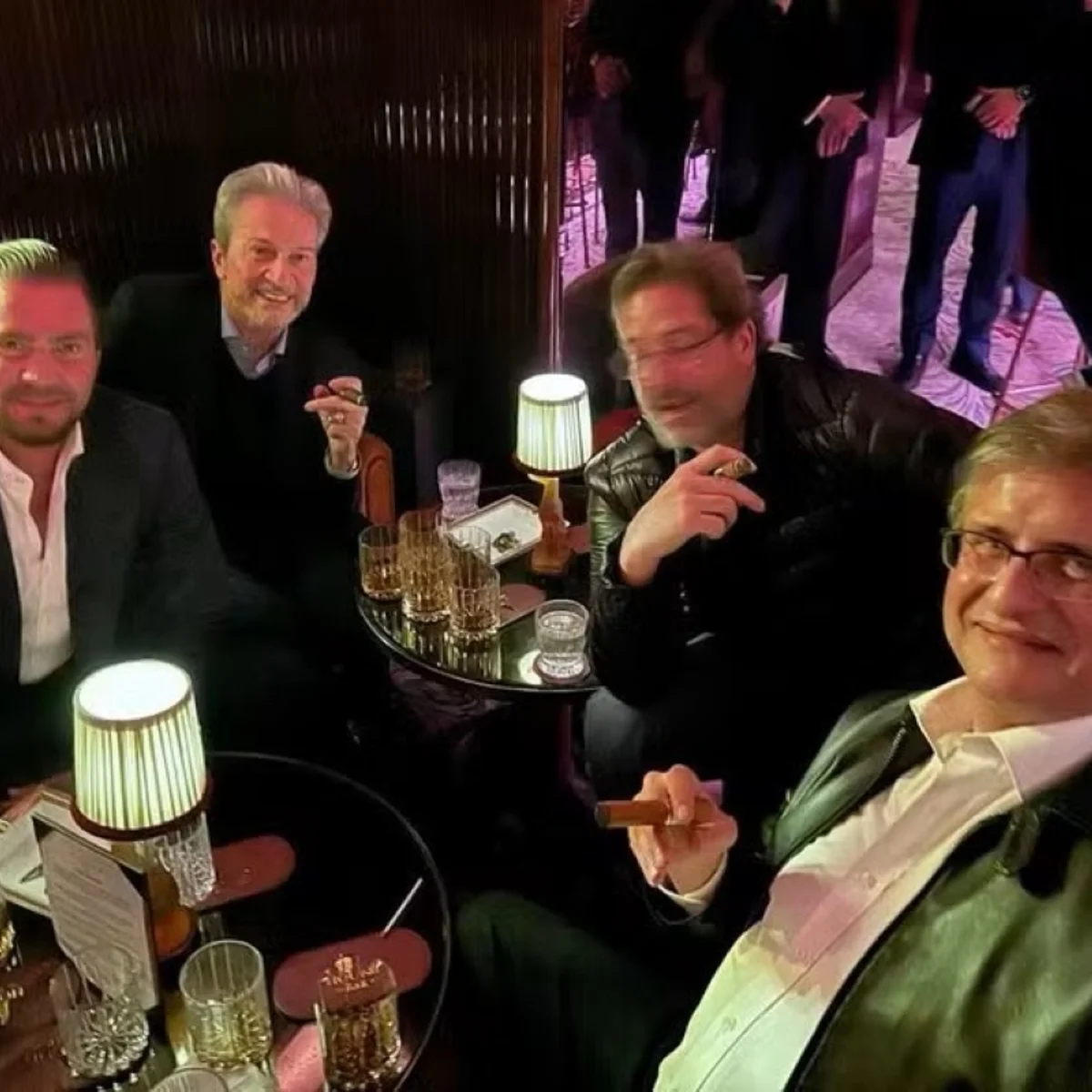 Gonet vira alvo de ataques da oposição após foto com Vorcaro em Londres