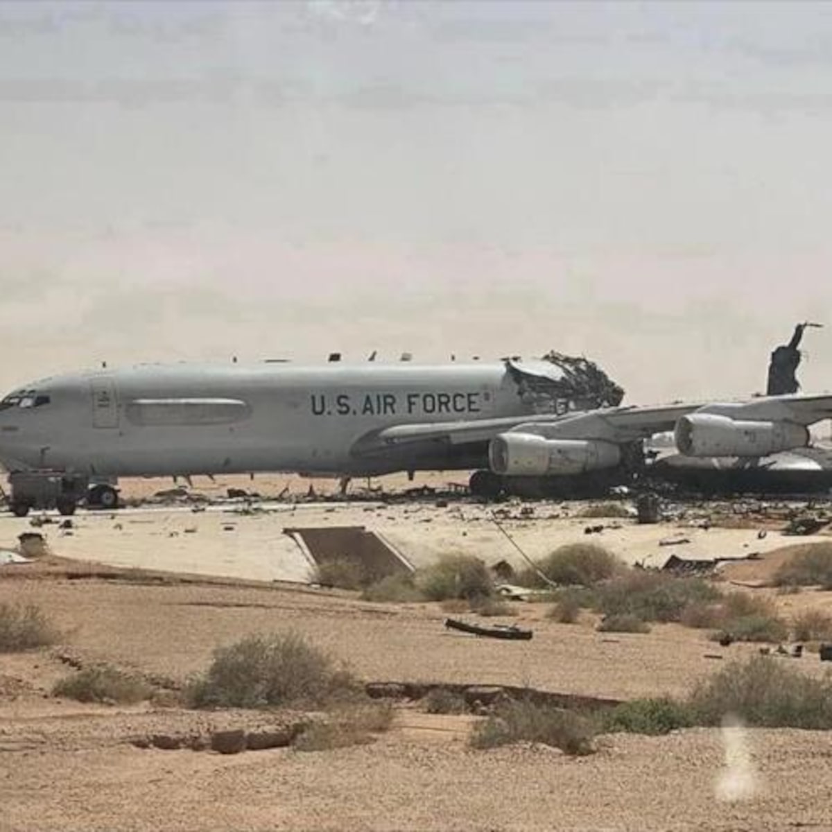 Avião partido ao meio: imagens mostram graves danos em bases dos EUA após ataques iranianos