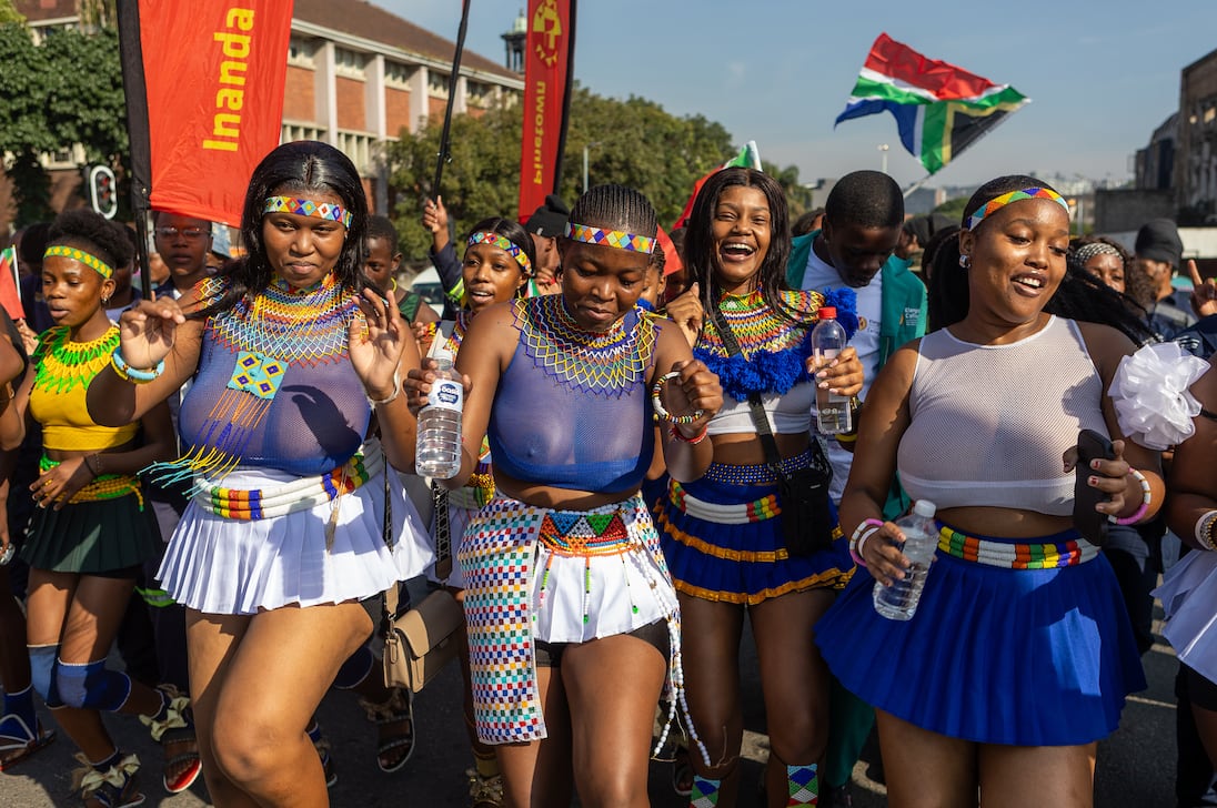 Tenho vergonha do que nós, homens, estamos fazendo às mulheres: Ramaphosa
