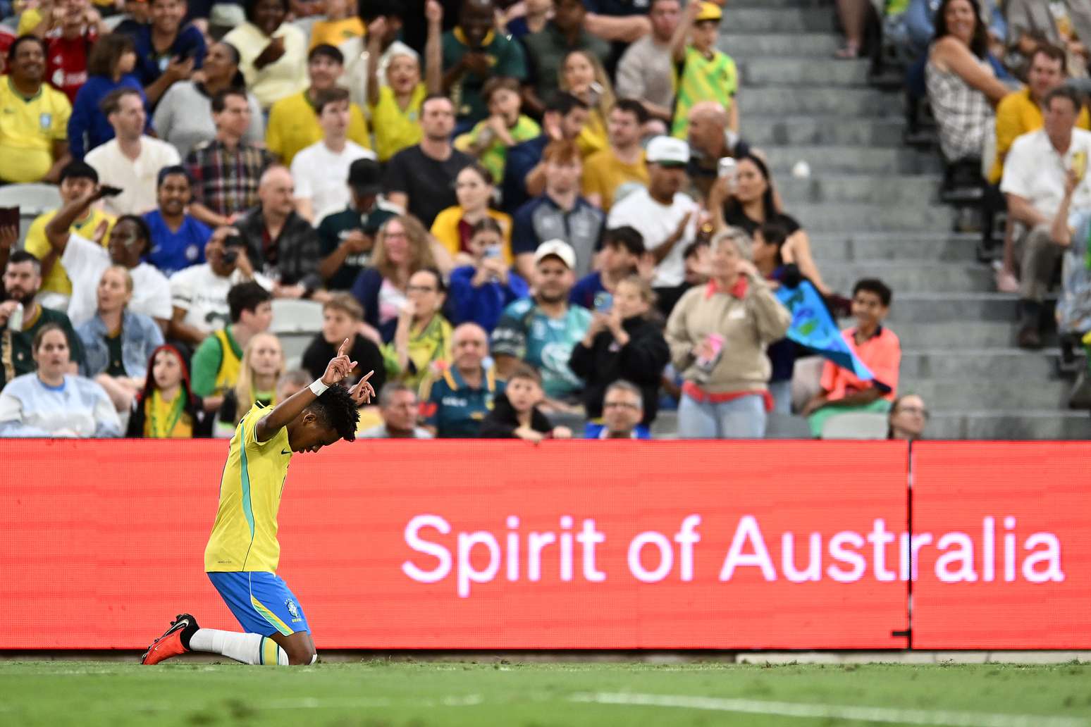 Est&ecirc;v&atilde;o foi bem no amistoso contra a Austr&aacute;lia